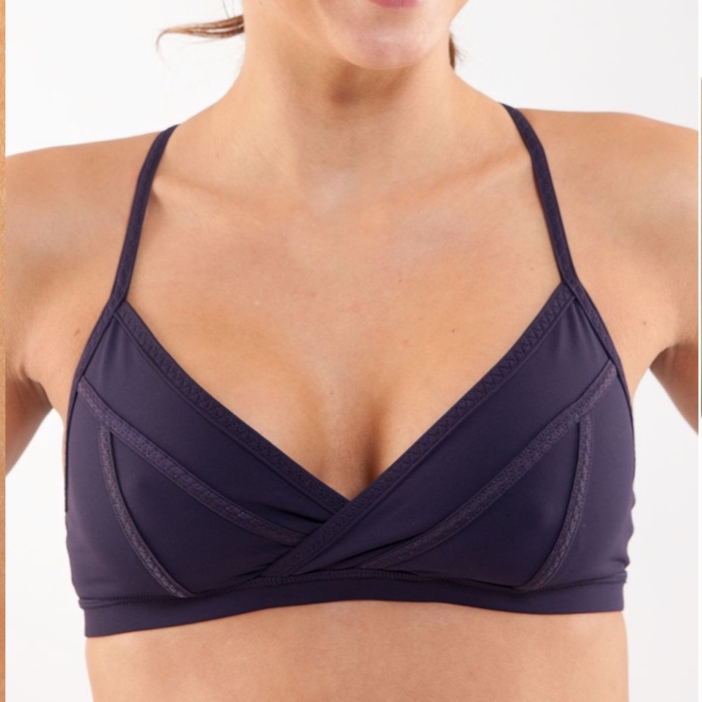 EUC Lululemon Rehearsal Bra Purple Size 4